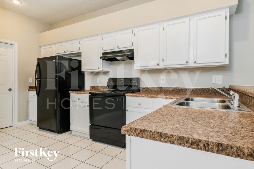 Building Photo - 495 Lancer Oak Dr