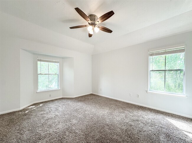 Building Photo - 8051 Bay Branch Dr