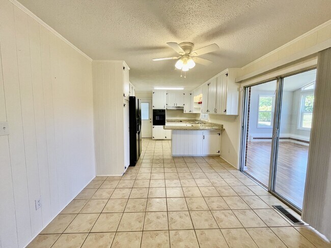 Building Photo - 4 Bed, 2 Bath Nest In Cottonade Close To Base