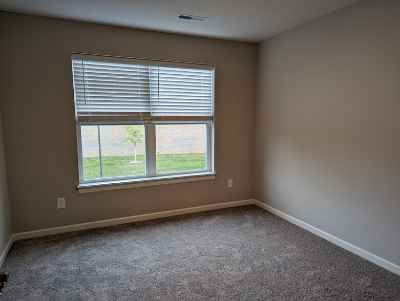 Building Photo - 14504 Twin Lakes Cir