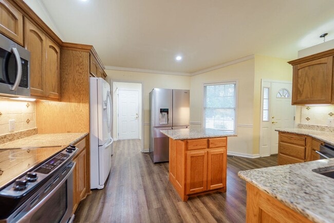 Building Photo - Charming 3 bedroom, 2 bathroom located in the picturesque Hot Springs Village