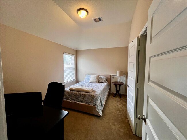 Building Photo - 22507 Birch Ridge Meadow Dr