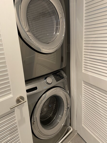 Washer/drier - 3628 T St NW