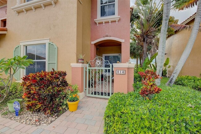 Building Photo - 814 SW 143rd Terrace
