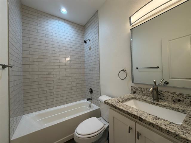 Building Photo - 613 W Parnell St