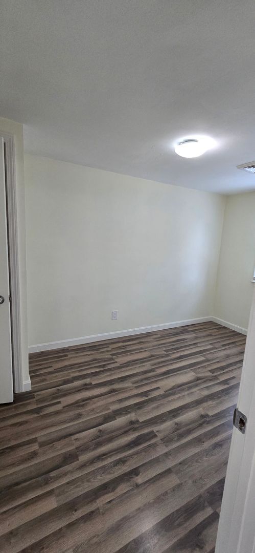 Building Photo - Charming 3BR First-Floor Condo – Walk to B...