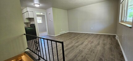 Building Photo - AVAILABLE NOW! Arvada 3 Bed 2 Bath Duplex New Paint New Flooring!