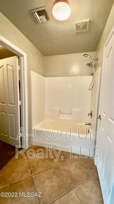 Building Photo - 721 W Flaming Arrow Dr