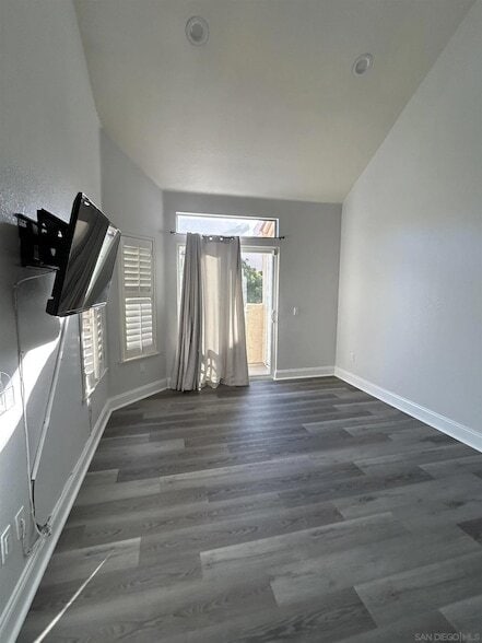 Building Photo - 12049 Calle De Montana