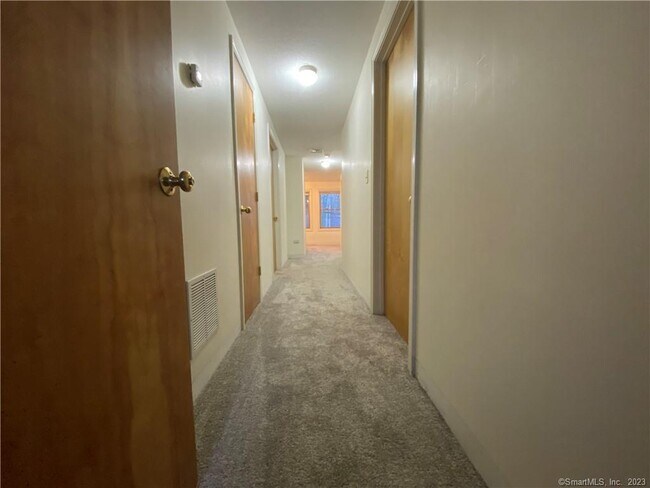 Building Photo - 247 Felt Rd