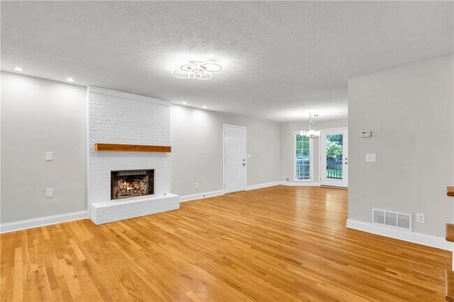 Building Photo - 141 Muddy River Rd