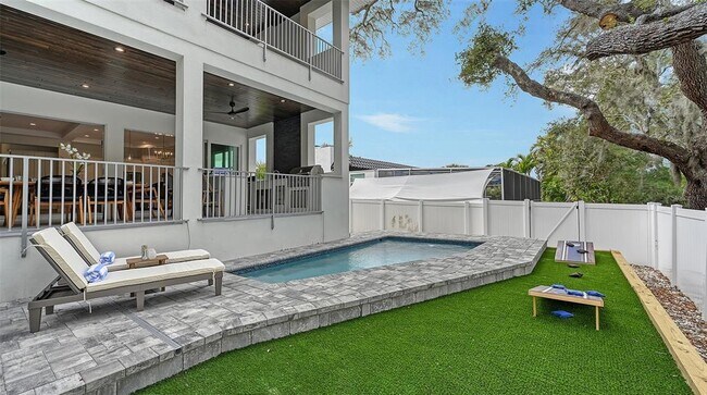 Building Photo - 1537 Siesta Dr