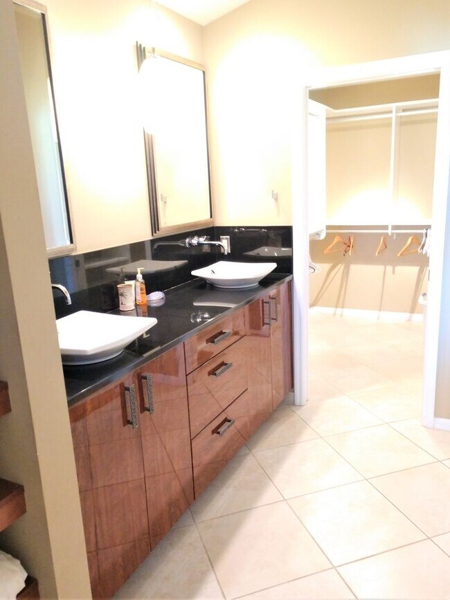 Building Photo - 540 Clubside Cir