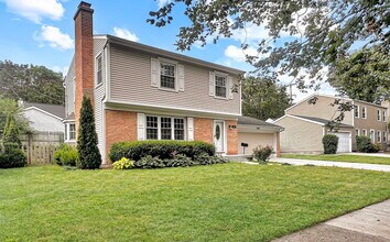 Building Photo - 2236 Elmwood Dr SE