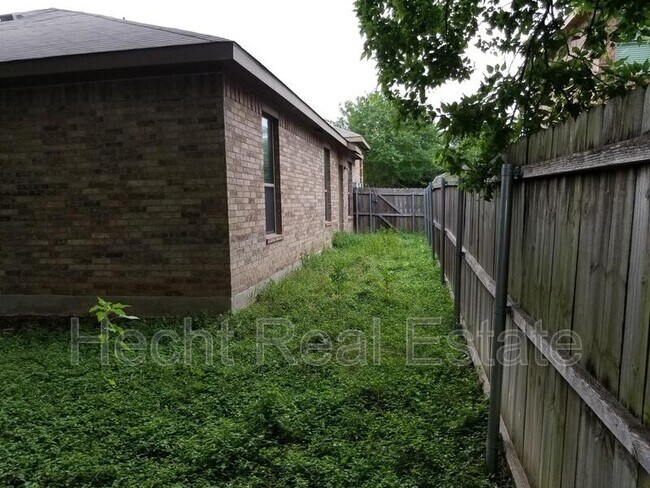 Building Photo - 1023 Brown Rock Dr