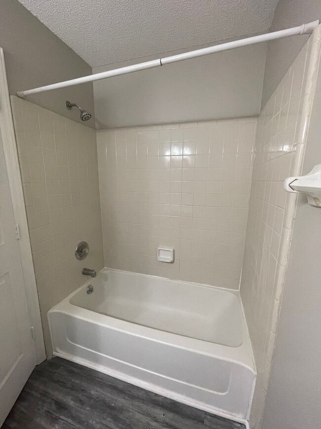 Building Photo - Rosecroft6246-