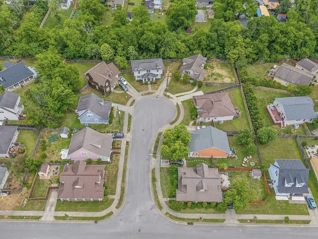 Building Photo - 4 Bedroom Home with Main-Level Primary and Fenced Backyard