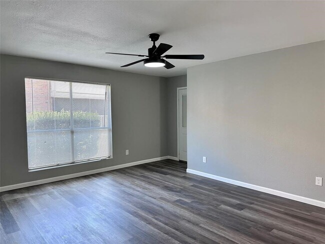 Building Photo - 5669 Birchmont Dr