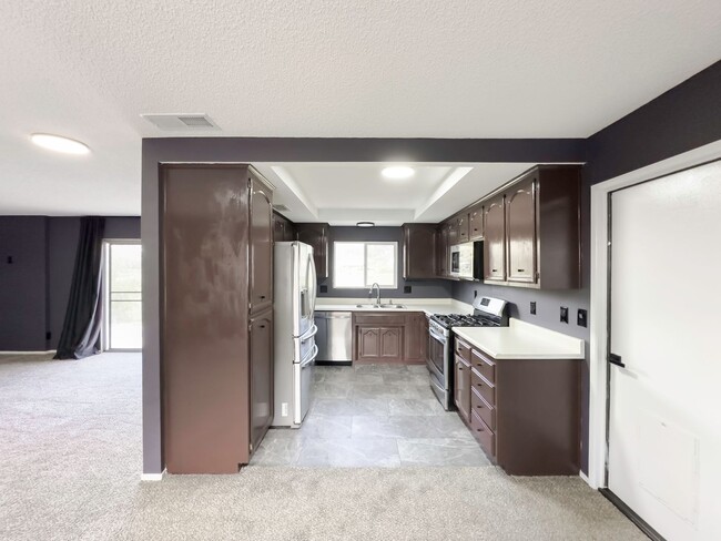 Building Photo - ~RARE FIND~ Newly Remodeled 3 Bedroom Home...