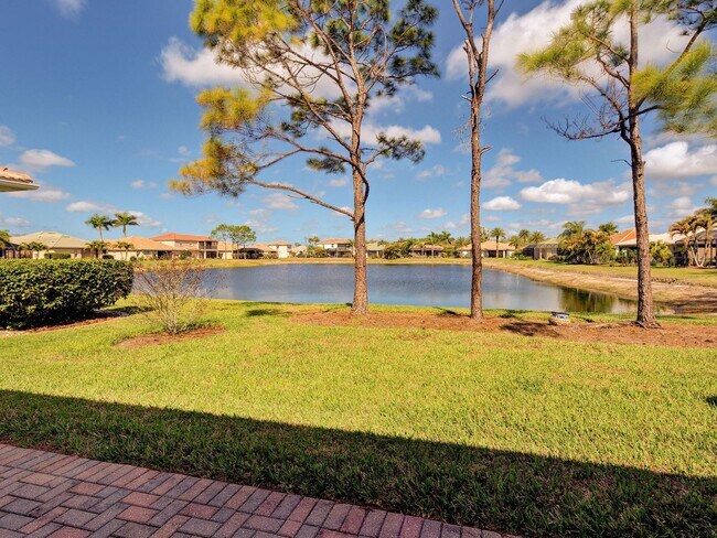 Building Photo - 3BD/2BA/3 Car Garage in Stoneybrook