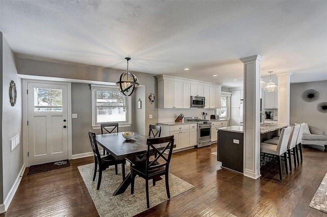 Building Photo - Updated Brookfield 4 bedroom home