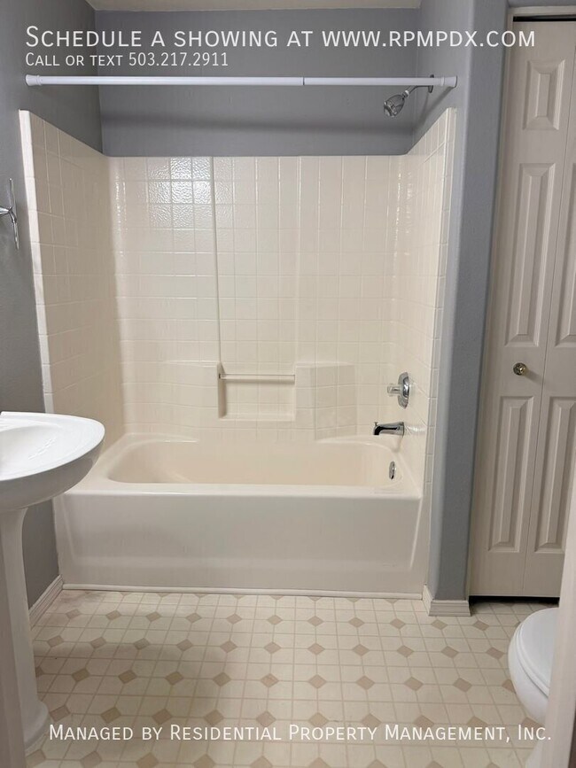 Building Photo - 14320 SW Cougar Ridge Dr