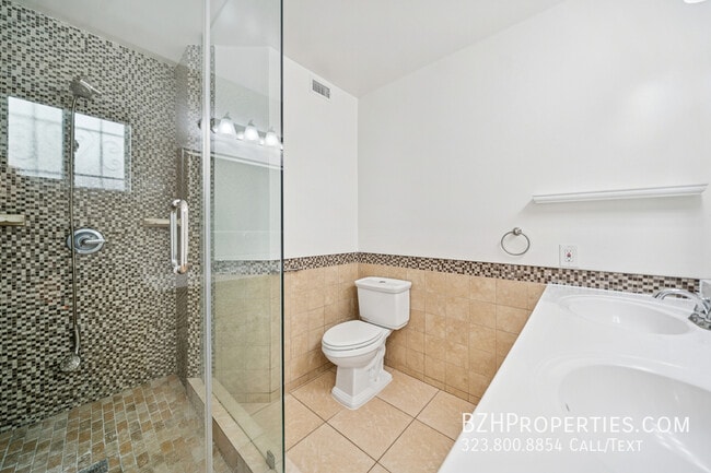 Building Photo - 112 S Detroit St