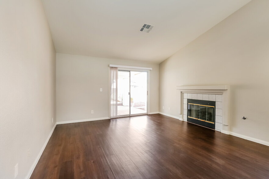 Building Photo - 3110 De Vinci Ct