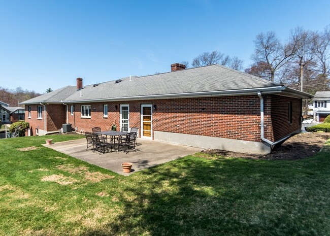 Building Photo - 80 Woodcliff Dr