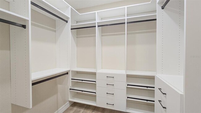 Building Photo - 515 34th Ave NE