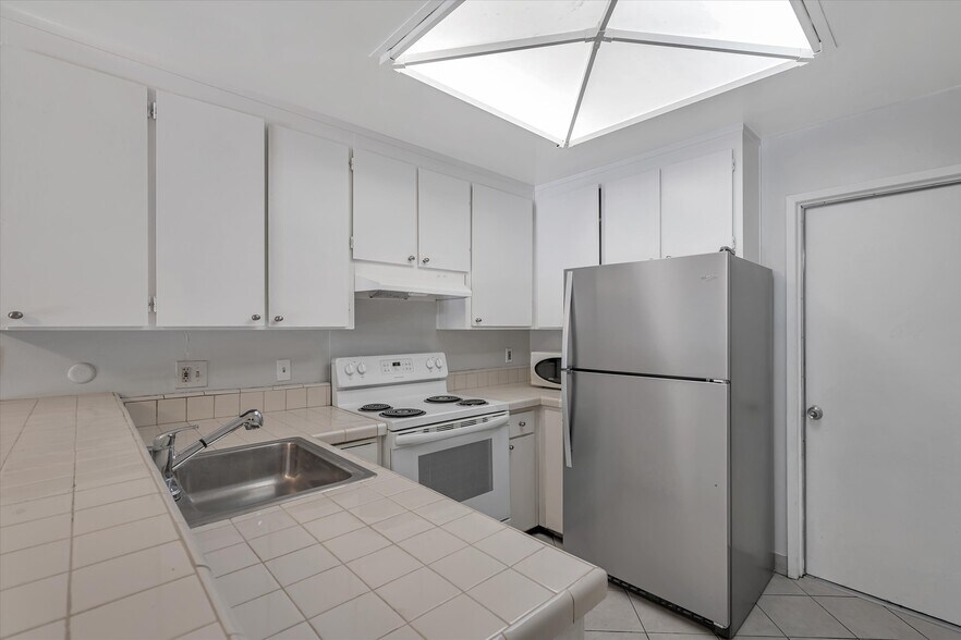 Building Photo - 30079 Vanderbilt St