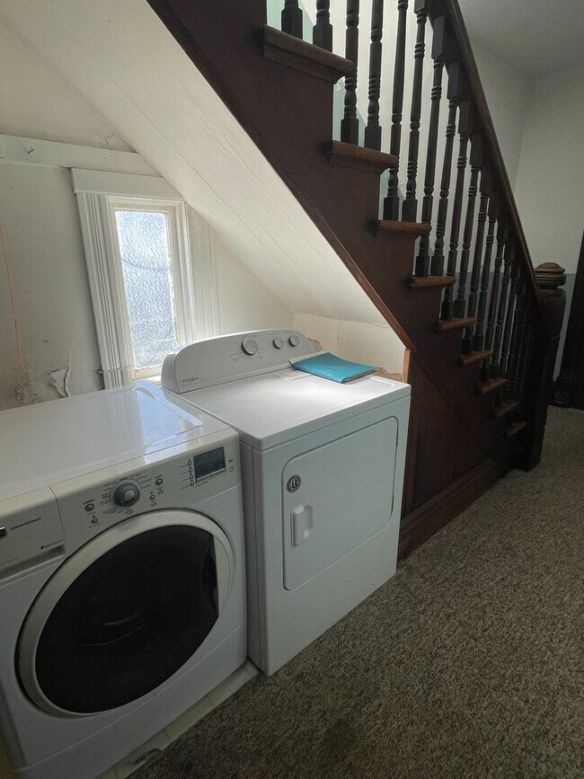 Building Photo - 516 N Adams St