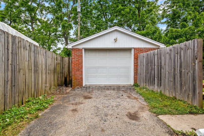 Building Photo - 2168 Jasmine Dr