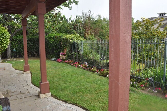 Building Photo - 4BR/3BA EXECUTIVE HOME IN EVER POPULAR RID...