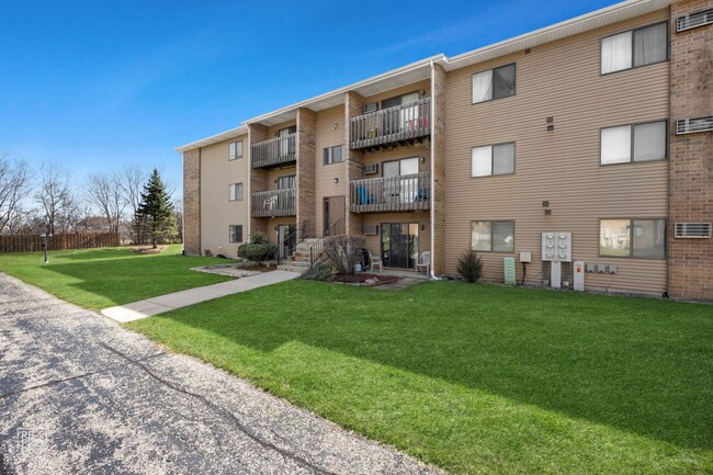 Primary Photo - Gorgeous 2 Bedroom Condo located in Crysta...