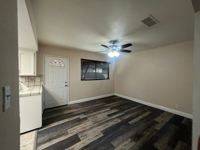 Building Photo - 105 Lombardy Ln