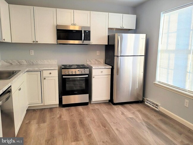 Building Photo - 31 Lamplighter Ln
