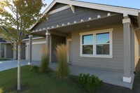 Building Photo - Gorgeous single-level 3x2 with fully fence...