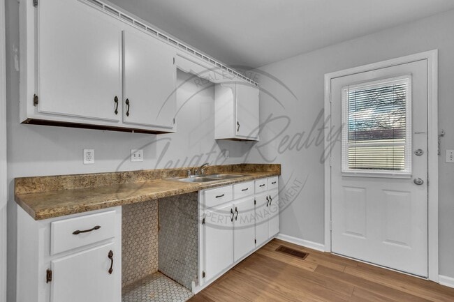 Building Photo - Two Bedroom Ranch Duplex in North Columbia (1/2 off first months rent)!