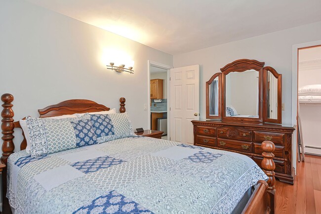 Building Photo - Winter rental: Dot's Place- (Utilities Inc...