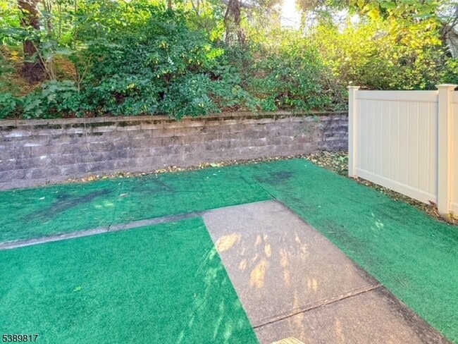 Building Photo - 8 Magnolia Ct