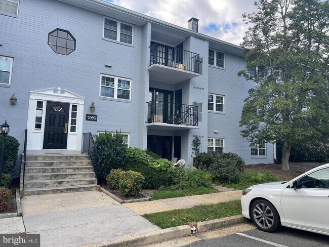 Building Photo - 7095 Spring Garden Dr