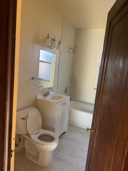 Roomy bathroom - 6609 S California Ave