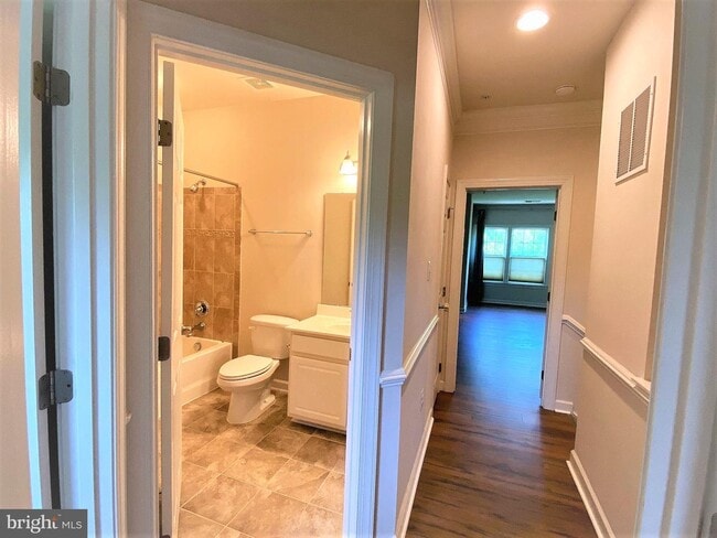 Building Photo - 9706 Braidwood Ter