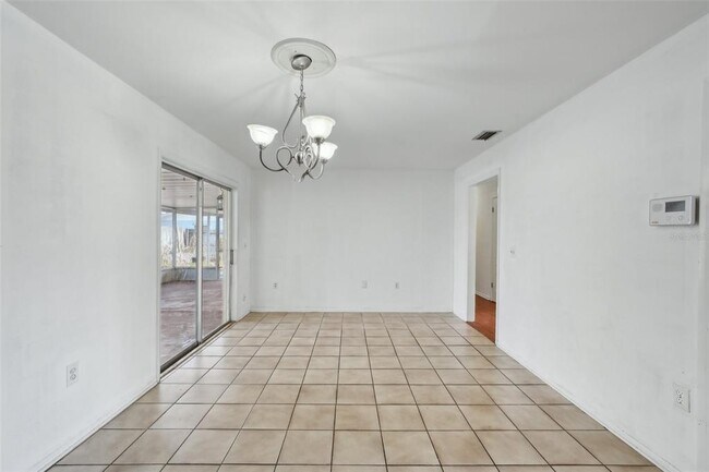 Building Photo - 503 Holt Cir