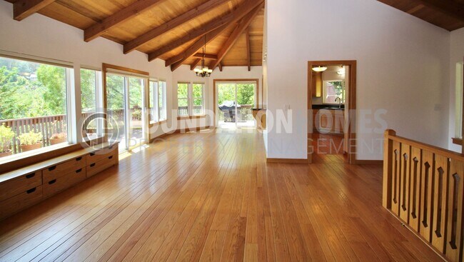 Building Photo - Spacious and Bright Tam Valley Home!  Mult...