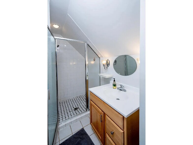 Building Photo - 607 Lincoln Ave