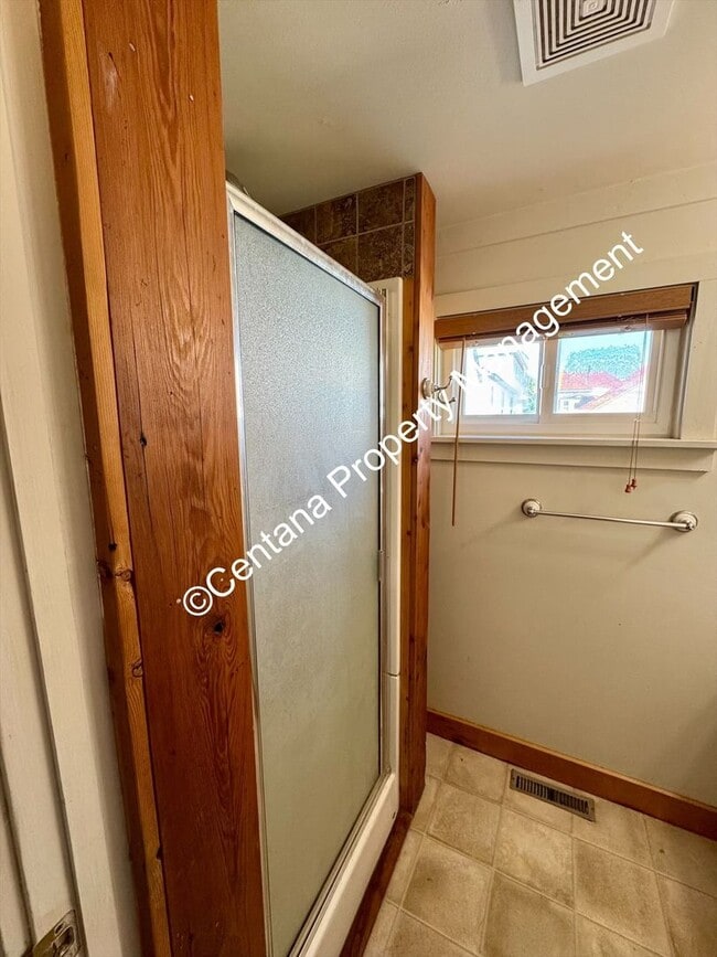 Building Photo - 1 Bed 1 Bath located in the heart of Anaconda
