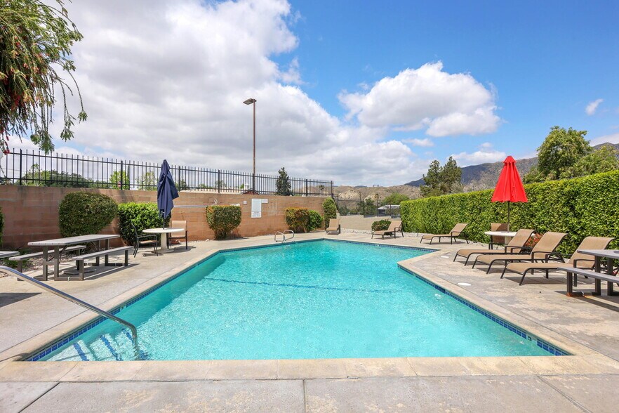 Pool - 8341 Grenoble St