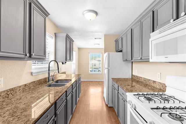 Building Photo - 1702 Manor Garden Mnr